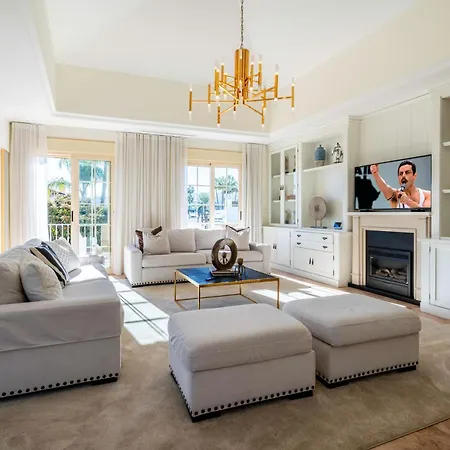 Vacation I Bosquecito, Giant Private Heated Pool, Walk To The Beach, 6 Bdr, Spacious Villa, Bbq, Ample Garden, Alarm System Marbella
