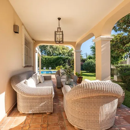 Villa Vacation I Bosquecito, Giant Private Heated Pool, Walk To The Beach, 6 Bdr, Spacious Villa, Bbq, Ample Garden, Alarm System *