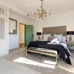 Vacation I Bosquecito, Giant Private Heated Pool, Walk To The Beach, 6 Bdr, Spacious Villa, Bbq, Ample Garden, Alarm System فيلة