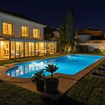 Vacation I Bosquecito, Giant Private Heated Pool, Walk To The Beach, 6 Bdr, Spacious Villa, Bbq, Ample Garden, Alarm System فيلة