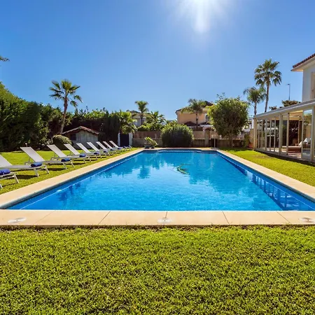 Vacation I Bosquecito, Giant Private Heated Pool, Walk To The Beach, 6 Bdr, Spacious Villa, Bbq, Ample Garden, Alarm System
