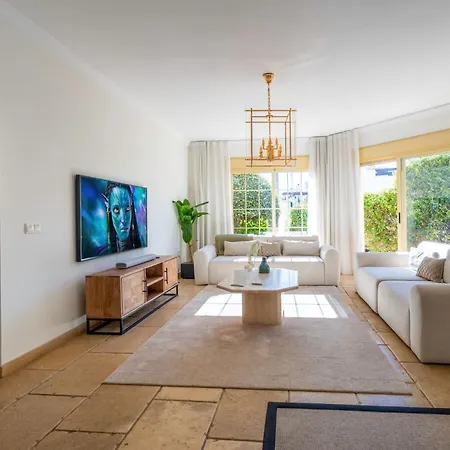 Vacation I Bosquecito, Giant Private Heated Pool, Walk To The Beach, 6 Bdr, Spacious Villa, Bbq, Ample Garden, Alarm System