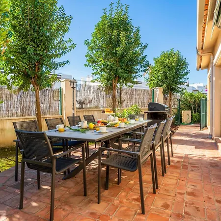 Vacation I Bosquecito, Giant Private Heated Pool, Walk To The Beach, 6 Bdr, Spacious Villa, Bbq, Ample Garden, Alarm System