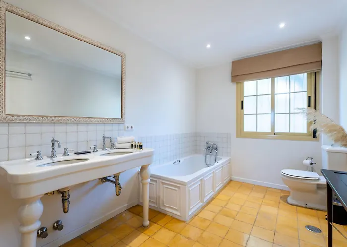 Vacation I Bosquecito, Giant Private Heated Pool, 4min To The Beach, 6 Bedroom Spacious Μαρμπέλλα