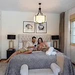 Vacation I Bosquecito, Giant Private Heated Pool, Walk To The Beach, 6 Bdr, Spacious Villa, Bbq, Ample Garden, Alarm System * Marbella