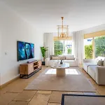 Vacation I Bosquecito, Giant Private Heated Pool, Walk To The Beach, 6 Bdr, Spacious Villa, Bbq, Ample Garden, Alarm System