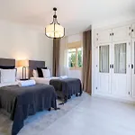 Vacation I Bosquecito, Giant Private Heated Pool, Walk To The Beach, 6 Bdr, Spacious Villa, Bbq, Ample Garden, Alarm System Villa *