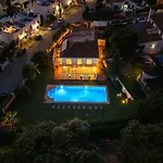 Vacation I Bosquecito, Giant Private Heated Pool, Walk To The Beach, 6 Bdr, Spacious Villa, Bbq, Ample Garden, Alarm System Villa