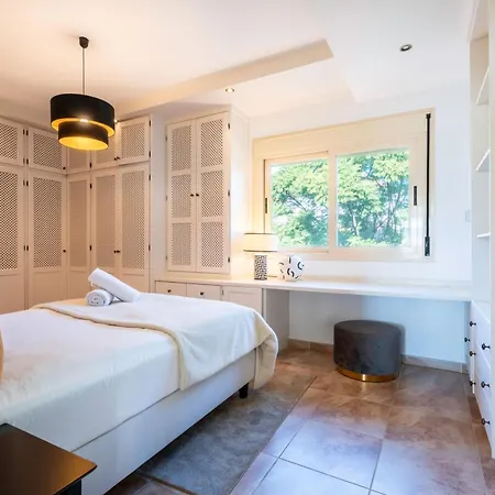 Villa Vacation I Bosquecito, Giant Private Heated Pool, Walk To The Beach, 6 Bdr, Spacious Villa, Bbq, Ample Garden, Alarm System *