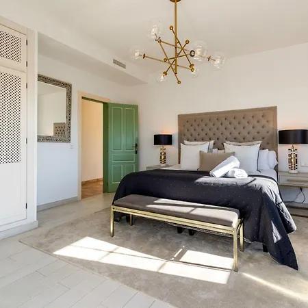 Vacation I Bosquecito, Giant Private Heated Pool, Walk To The Beach, 6 Bdr, Spacious Villa, Bbq, Ample Garden, Alarm System Villa