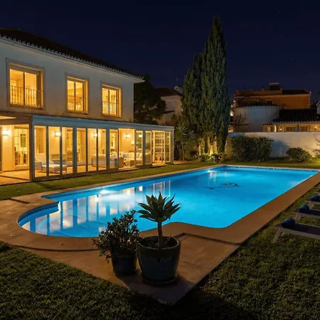 Vacation I Bosquecito, Giant Private Heated Pool, Walk To The Beach, 6 Bdr, Spacious Villa, Bbq, Ample Garden, Alarm System Villa