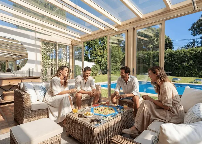 Vacation I Bosquecito, Giant Private Heated Pool, Walk To The Beach, 6 Bdr, Spacious Villa, Bbq, Ample Garden, Alarm System Marbella