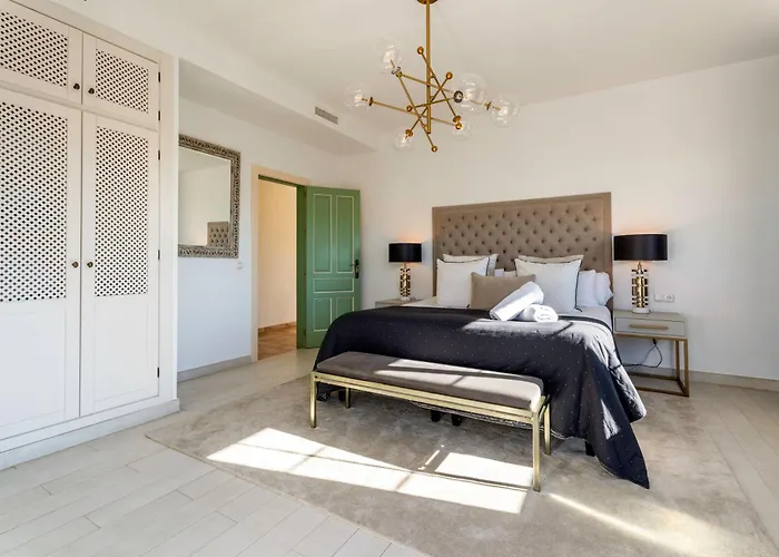 Vacation I Bosquecito, Giant Private Heated Pool, Walk To The Beach, 6 Bdr, Spacious Villa, Bbq, Ample Garden, Alarm System Villa
