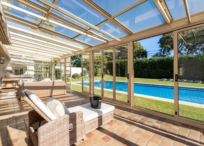 Vacation I Bosquecito, Giant Private Heated Pool, Walk To The Beach, 6 Bdr, Spacious Villa, Bbq, Ample Garden, Alarm System Villa