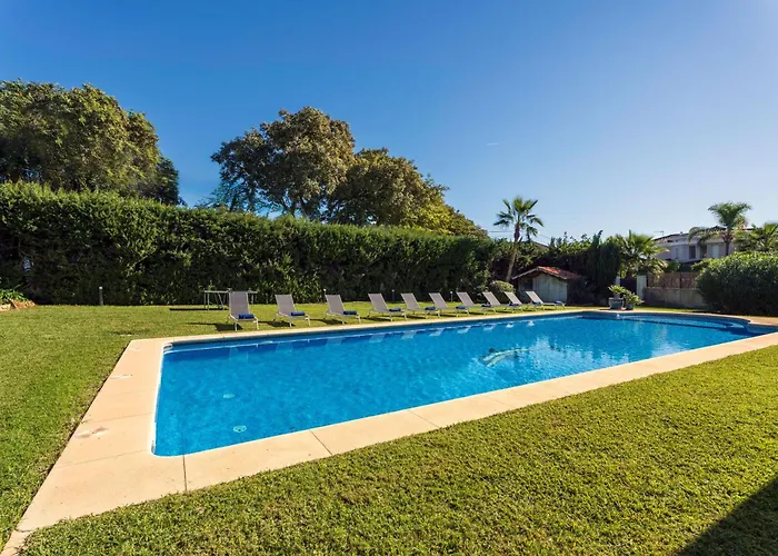Vacation I Bosquecito, Giant Private Heated Pool, Walk To The Beach, 6 Bdr, Spacious Villa, Bbq, Ample Garden, Alarm System *