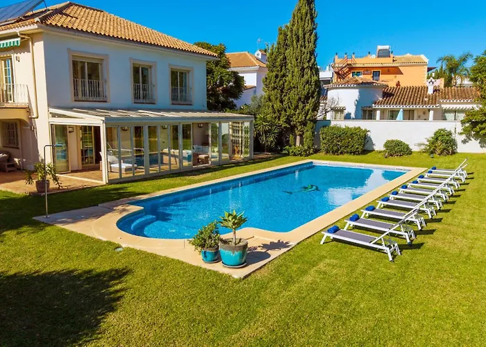 Vacation I Bosquecito, Giant Private Heated Pool, Walk To The Beach, 6 Bdr, Spacious Villa, Bbq, Ample Garden, Alarm System * Marbella