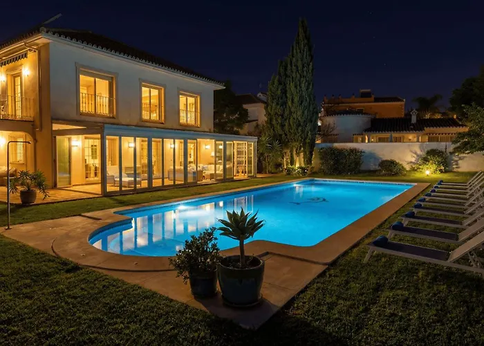Vacation I Bosquecito, Giant Private Heated Pool, Walk To The Beach, 6 Bdr, Spacious Villa, Bbq, Ample Garden, Alarm System Villa