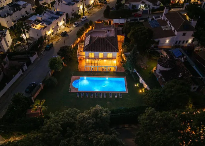 Vacation I Bosquecito, Giant Private Heated Pool, Walk To The Beach, 6 Bdr, Spacious Villa, Bbq, Ample Garden, Alarm System Villa