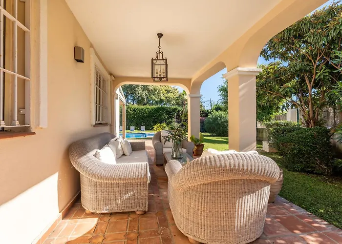 Villa Vacation I Bosquecito, Giant Private Heated Pool, Walk To The Beach, 6 Bdr, Spacious Villa, Bbq, Ample Garden, Alarm System *