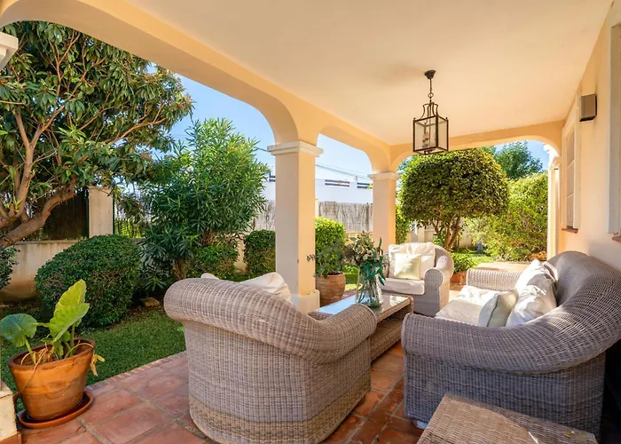 Villa Vacation I Bosquecito, Giant Private Heated Pool, Walk To The Beach, 6 Bdr, Spacious Villa, Bbq, Ample Garden, Alarm System